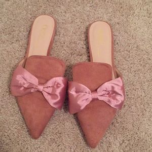 Pink bow pointed toe mules